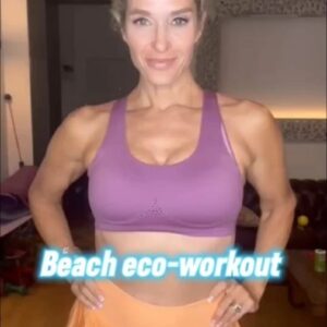 Jill Cooper Instagram - Pulire una spiaggia è un'attività rivoluzionaria:

✨ doniamo al litorale nuovamente la bellezza che si merita
🧴 rimuoviamo dall'ambiente soprattutto la plastica che spesso è letale per molti animali marini ed uccelli 
🔬 evitiamo che la stessa plastica si frammenti in microplastiche che poi ingeriamo anche noi esseri umani in quantità sempre più allarmanti attraverso il cibo e l'acqua

🏋️‍♂️ Ma hai mai pensato che oltre a tutti questi benefici enormi, pulire la spiaggia è anche un'eccellente attività fisica che ti permette di utilizzare tutti i muscoli del tuo corpo?

😎 La prossima volta che vuoi allenarti all'aria aperta non ti resta che andare al mare, portare con te una busta, un paio di guanti e salvare il mondo! 🌍

#everypiecematters
