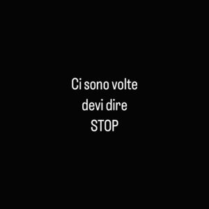 Jill Cooper Instagram - Sto flirtando con questo concetto ormai da più di un anno... tutta la mia vita è stata dare agli altri, renderli sicuri, provvedere alla loro salute e felicità e impegnarmi in quello sforzo che non potevano o non volevano dare …
✅ ultimamente mi sto chiedendo “a che scopo?”
✅ mi hanno derubato
✅ Mi hanno spettegolato
✅ e continuano a prendere senza mai dire “Grazie” ATTRAVERSO LE LORO AZIONI
✅le parole sono così deboli…. e molte volte false
quindi eccomi qui a dire STOP a ogni singola persona che mi ha dato per scontato

I’ve been flirting with this concept for over a year now.. my whole life has been giving to others, making them safe, providing for their health and happiness, and putting in the effort that they couldn’t or wouldn’t give…
✅ lately I’ve been asking myself “what for?”
✅ i’ve been stolen from
✅ I’ve been gossiped about
✅ and they just keep on taking without ever saying “Thankyou” THROUGH THEIR ACTIONS
✅words are so weak…. and many times false
so here I am wanting to say STOP to every single person who has taken me for granted