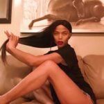 Jill Marie Jones Instagram - That moment when… ART is inspired by ART 💋💋💋 Happy Sunday!!! xo