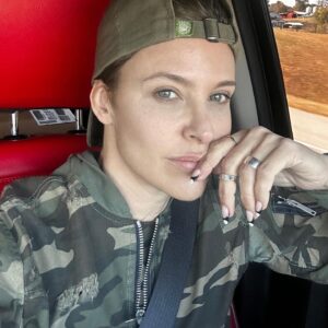 Jill Wagner Instagram - Turned a corner today . Activated Beast Mode in the gym . I think I was tired of giving in to temptation with food ( late night eating ) and being somewhat lazy in the gym. Sometimes you have to make a mental commitment to yourself and also in my case to God that you will push yourself.  Today it begins . What are you activating today ?