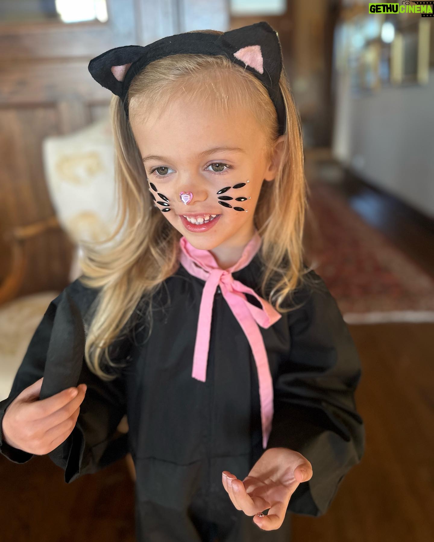Jill Wagner Instagram - My grandma Roe made this costume for my cousin back in the 70’s . Makes me miss her even more when I am reminded of all the wonderful things she did for her grandkids . To all of you grands out there …. You are special people !
