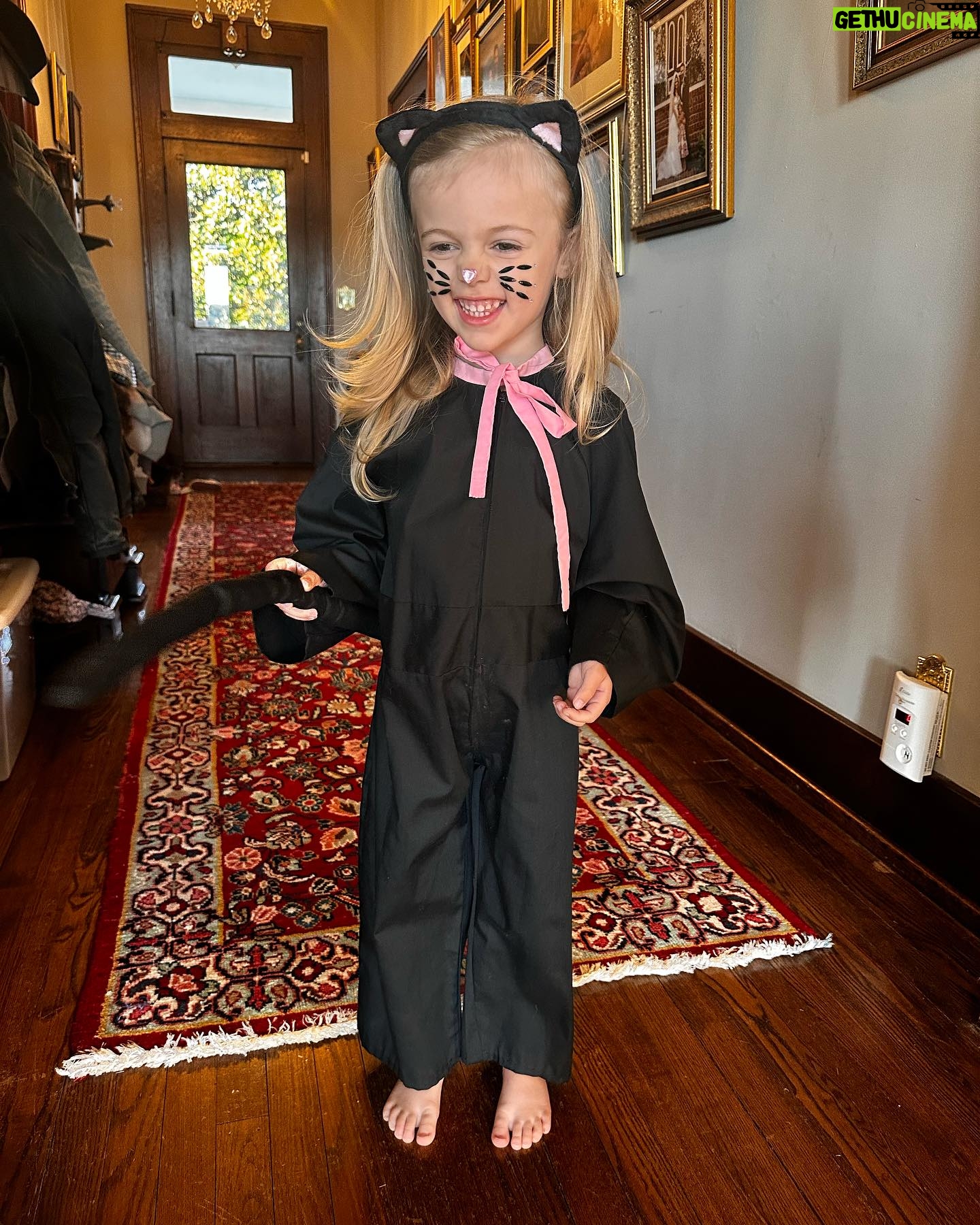 Jill Wagner Instagram - My grandma Roe made this costume for my cousin back in the 70’s . Makes me miss her even more when I am reminded of all the wonderful things she did for her grandkids . To all of you grands out there …. You are special people !