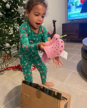 Jillian Faye Hall Instagram - Merry Christmas! ❤️💚 #floridachristmas #familytime #toddlersofinstagram #mommydaughter #2023 #merrychristmas