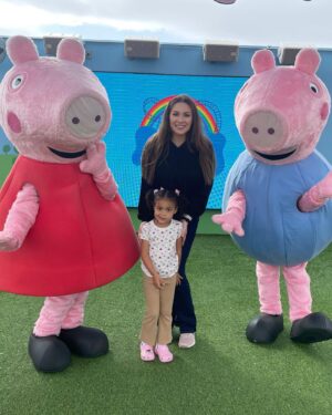 Jillian Faye Hall Instagram - It was a good day! 🐷💗🐷💗 #mommydaughter #peppapig #peppapigthemepark #legoland #themepark #toddlersofinstagram