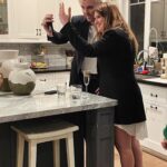 Jillian Bell Instagram - STUCK! HELP!
