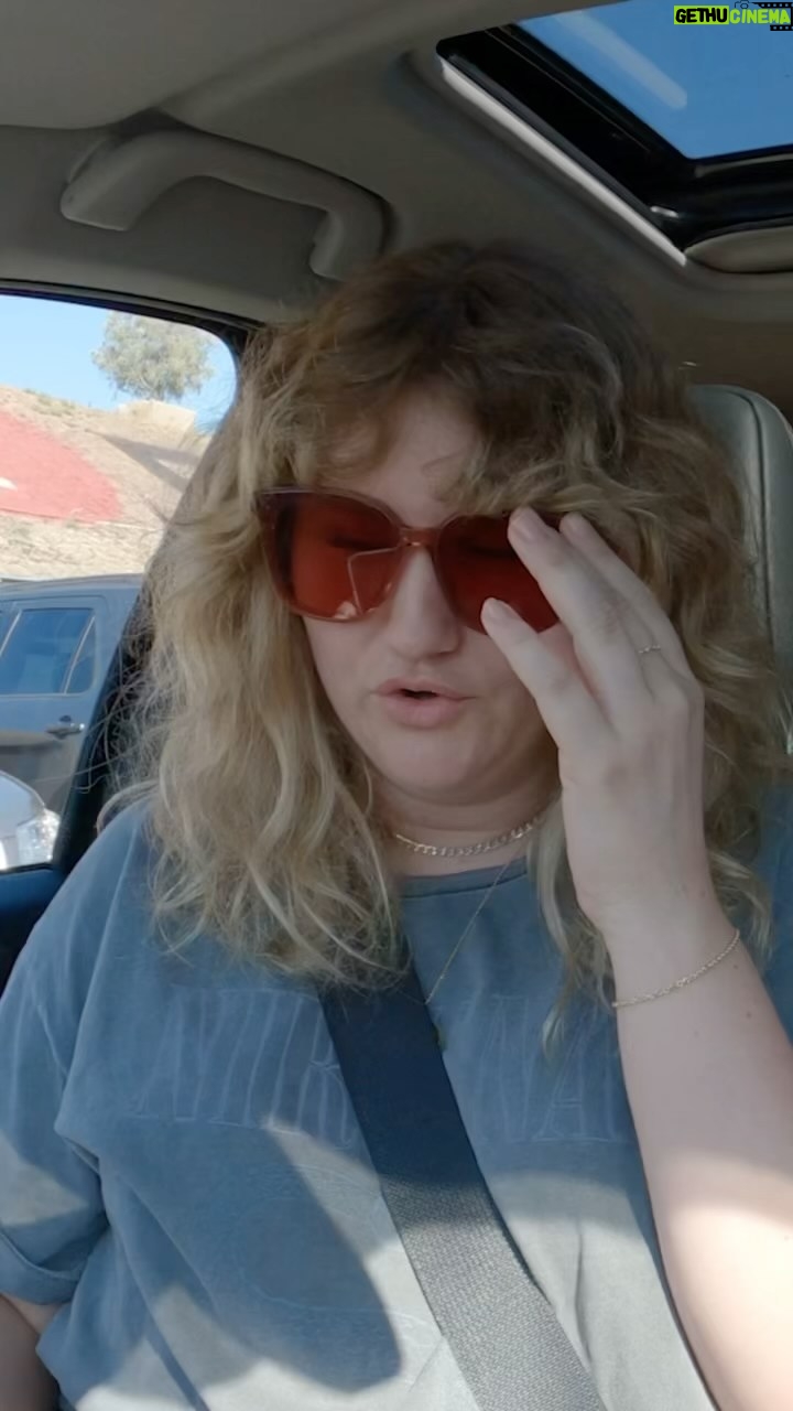 Jillian Bell Instagram - #Carpoolkaraoke with @paparoach and @nataliemoralesloves to promote I’m Totally Fine out in selected theaters and VOD on November 4th!!! 👽🔥🪳