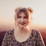 Jillian Bell Instagram - Portrait of a turkey 📸: @selashiloni 👗: @haleysolar
