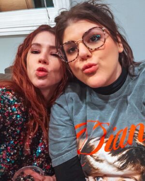 Jillian Rose Reed Instagram - 🎄✨swipe for a holiday surprise ✨🎄