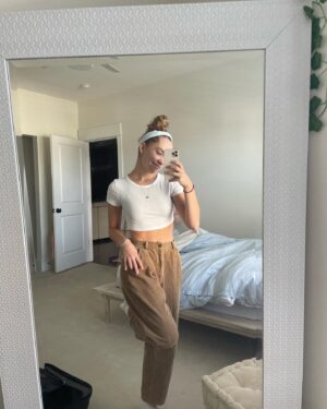 Jillian Shea Spaeder Instagram - me? a mirror? no!