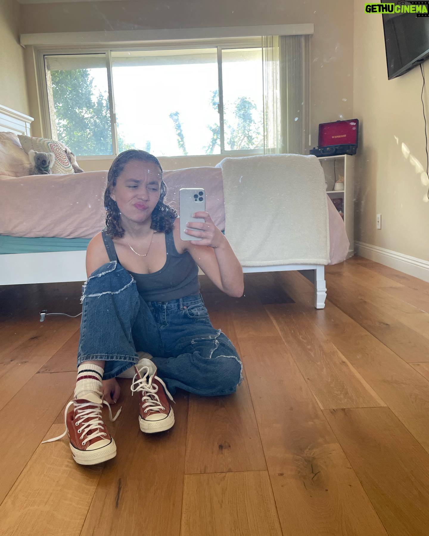 Jillian Shea Spaeder Instagram - a little trip to palm springs 🚙