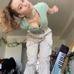 Jillian Shea Spaeder Instagram - pretending it’s not 21 degrees outside