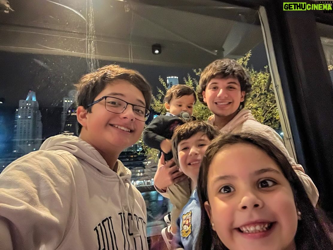 Jimena Píccolo - 1K Likes - Anoche cenamos para festejar la vida, la familia y el nacimiento de mi suegro. Siempre está con nosotros ❤️