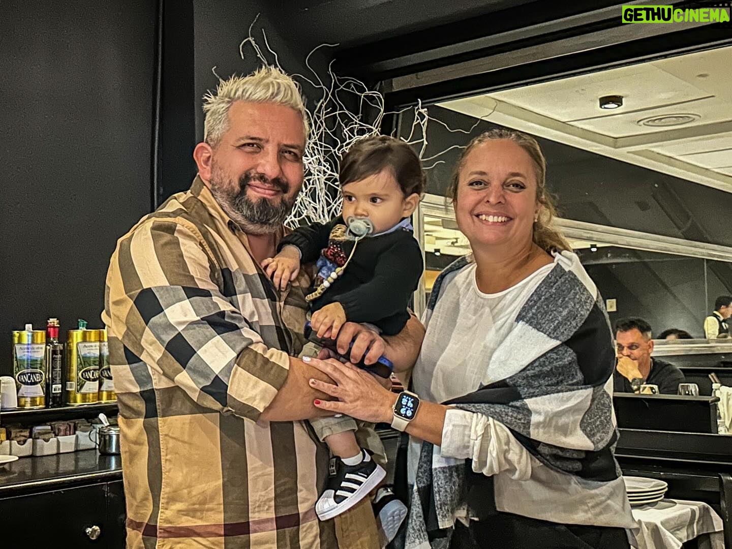 Jimena Píccolo - 1K Likes - Anoche cenamos para festejar la vida, la familia y el nacimiento de mi suegro. Siempre está con nosotros ❤️
