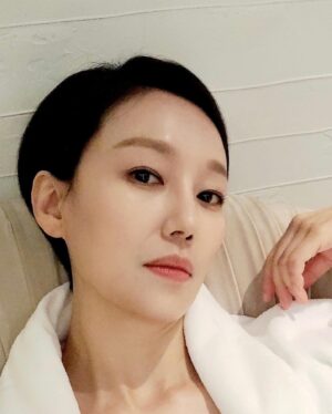 Jin Kyung Instagram - ‘멜랑꼴리아’ 촬영 중
11월에 만나요 ❤️
#멜랑꼴리아 #노정아