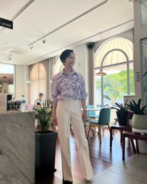 Jin Kyung Instagram - .
tvN ‘월수금화목토’ 촬영 중 😉
오늘 밤 10시 30분 첫 방송! 

#tvn #월수금화목토 #유마담 #유미호 #본방사수