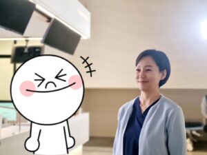 Jin Kyung Instagram - .
돌아온 낭만닥터 김사부 3 재미있었나요?
오명심도 여전히 멋있었나요?ㅎㅎ

오늘 방송도 많이 봐주시길 바라면서..
촬영장 사진 대방출합니다♥♥

이따 밤 10시 SBS 본방사수~!!🫰

#낭만닥터김사부3 #수쌤 #오명심 #본방사수