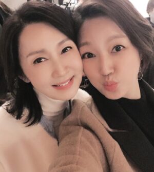 Jin Kyung Instagram - 고맙고 즐거웠던 삼광 식구들 안녕~
오늘 막방도 본방사수❤️
#오삼광빌라 #정민재 #마지막촬영날