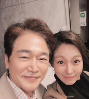 Jin Kyung Instagram - 고맙고 즐거웠던 삼광 식구들 안녕~
오늘 막방도 본방사수❤️
#오삼광빌라 #정민재 #마지막촬영날