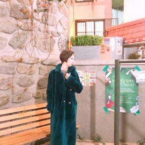Jin Kyung Instagram - 연애는언제하나정민재^^;; 매니저와깡패놀이ㅋ^^
#오삼광빌라#정민재#매니저#깡패#코트빨