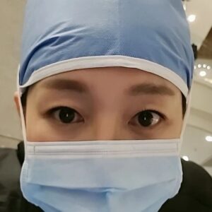 Jin Kyung Instagram - .
생일 축하해 주신 모든 분들 정말 감사합니다💝
많은 분들이 축하해 주셔서 행복한 하루를 보내고 있어요~^^

오늘도 힘내서 촬영 촬영 촬영!💪

#낭만닥터김사부3 #오명심 #수쌤 #생일 #오늘도열촬중