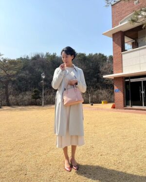Jin Kyung Instagram - 얄미운 향숙이
그래도 아주 조금은.. 귀엽지 않나요?ㅎ(부끄)

오늘밤 8시 50분에 또 만나요
tvN 소용없어 거짓말 본방사수!🥰

#소용없어거짓말 #진경 #차향숙 #본방사수