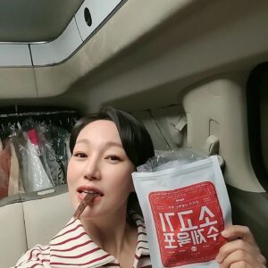 Jin Kyung Instagram - 내친구가 직접 만들어서 선물해준 수제육포! 너무 고소하고 맛있어서 여러분과 공유해요~~
찐건강한 베들레햄수제육포♡
#수제간식#간식#육포#베들레햄육포#수제육포#먹스타그램#맛스타그램#와인안주#안주#와인#월수금화목토#진경