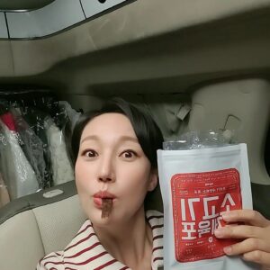 Jin Kyung Instagram - 내친구가 직접 만들어서 선물해준 수제육포! 너무 고소하고 맛있어서 여러분과 공유해요~~
찐건강한 베들레햄수제육포♡
#수제간식#간식#육포#베들레햄육포#수제육포#먹스타그램#맛스타그램#와인안주#안주#와인#월수금화목토#진경