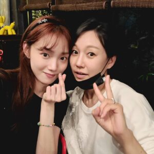 Jin Kyung Instagram - 이뿌니 성경이♡
#낭만닥터2#이성경#bible