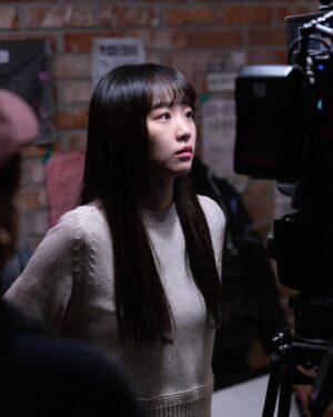 Jin Ki-joo Instagram - 이토록 긴 시간을 건너온 나는 당신에게 과연
어떤 답을 들려줘야 할까요
