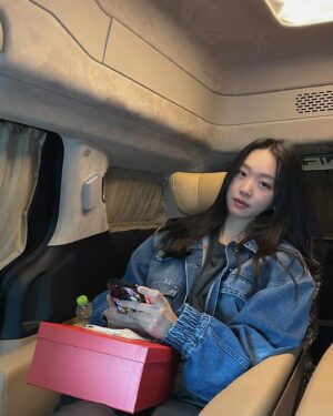 Jin Ki-joo Instagram - 안녕하세요🍀