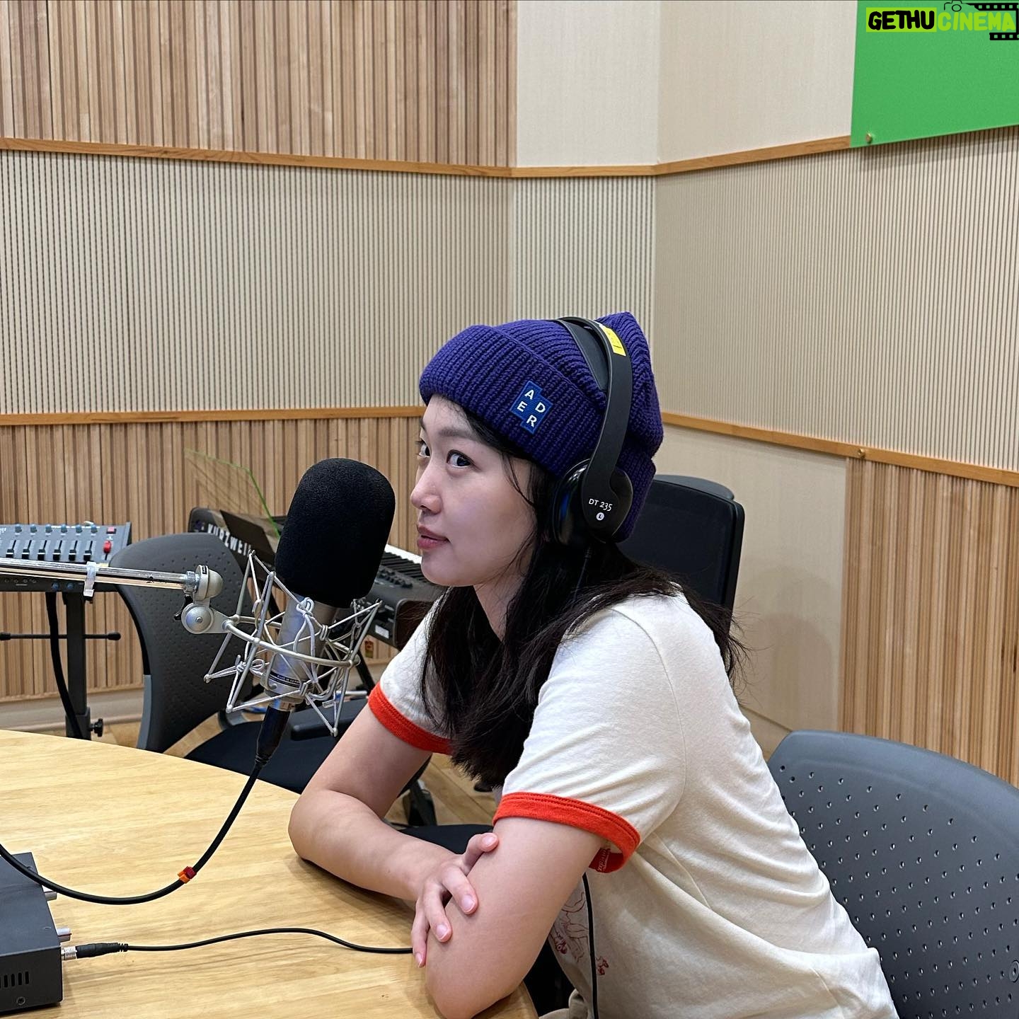Jin Ki-joo Instagram - #볼륨을높여요 #나는주디 #kbscoolfm #내일도함께해주세요