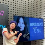 Jin Ki-joo Instagram – #볼륨을높여요 #나는주디
#kbscoolfm #내일도함께해주세요