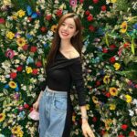 Jin Se-yeon Instagram - 🌹🌹🌹