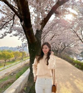 Jin Se-yeon Instagram - 🌸🌸🌸