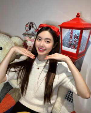 Jin Se-yeon Instagram - 🎄미리메리크리스마쑤🎄
⠀
⠀
크리스마스는 가족과 함께 😉
#어제넘즐거웠움🙈