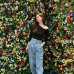 Jin Se-yeon Instagram - 🌹🌹🌹