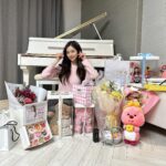 Jin Se-yeon Instagram - 늘 잊지않고 축하해주시는 팬 여러분들, 지인분들 너무너무 감사해용❣️🎂 ⠀ 짱짱 행복한 생일 보냈당😋 ⠀ THANK YOU SOOOO SOOO MUCH🫶 You made my day quite memorable🌹