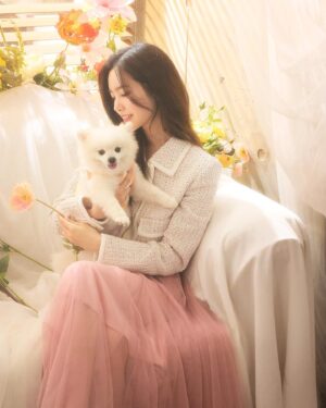 Jin Se-yeon Instagram - ⠀
#헤이마리
#헤이마리5월호
⠀
레오와 예쁜 추억 만들었어요🐶❣️