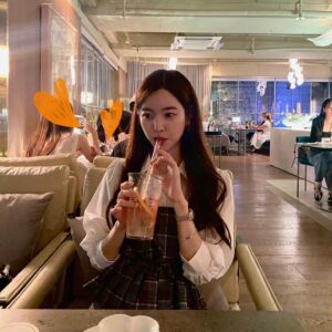 Jin Se-yeon Instagram - 🍧🎈✨