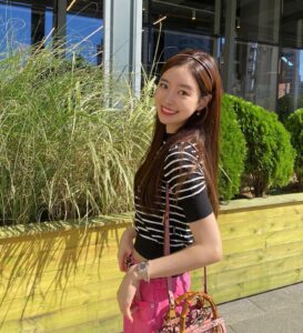 Jin Se-yeon Instagram - ✨추석추석✨ ⠀ 맛난거 많이많이 먹구 ⠀ 행복하고 즐거운 추석 보내길 ⠀ 꼭꼭 바랍니당 ◡̈