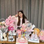 Jin Se-yeon Instagram - ⠀ 😭🎉 ⠀ 올해도 많은 축하를 받을 수 있어서 너무 감사하고 행복해요🌷 ⠀ 진짜루 .. 나 감덩 .. 🥹🫶