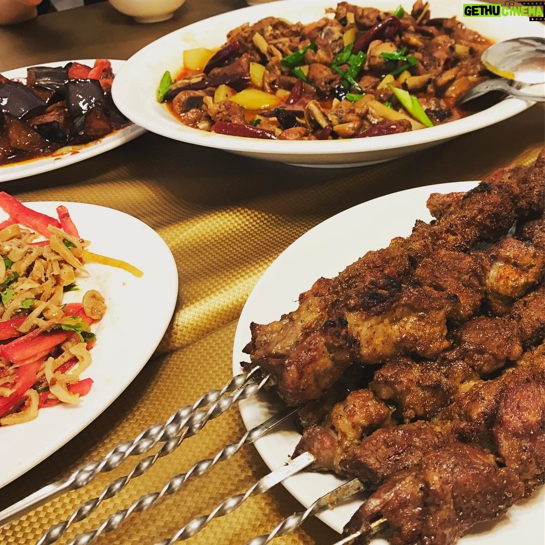 Jing Tian - 9.8K Likes - 🍢🍽☺️
