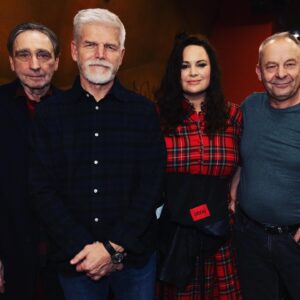 Jitka Čvančarová Instagram - ...
Generala Petra Pavla osobne znam 
jako laskaveho, 
zdrave sebevedomeho gentlemana, 
ktery je vzdy uvazlivy, 
nikym nemanipulovatelny,
a ktery umi mluvit s nadhlem.
Jeho lidske vlastnosti a neoddiskutovatelne odborné znalosti , jsou pro me zarukou 
jeho schopnosti 
vykonavat uctyhodne a odpovedne funkci prezidenta Ceske republiky.

Jitka Cvancarova
herecka, 
vyslankyně dobre vule OSN UNICEF, patronka charitativni org. DEBRA CR

... pridavam fotky, z obcanskych debat a diskuzi,
ktere jsme spolecne s Vaclavem Marhoulem 
v minulych mesicich, vedli na ruznych mistech Ceske republiky, s panem gen.Petrem Pavlem.

#❤️ 
...
PS:
Jeste tedy zjevne, pro nektere nutnou poznamku,
neb nekteri stale posuzuji dle zpusobu
 "podle sebe, soudim tebe", coz predevsim vypovida 
o kvalite vlastniho zivota.
Nedokazi si nekteri stale predstavit, ze clovek je schopen cinit a konat nezistne, pouze z vlastniho presvedceni.
Tedy prosim, 
ja Jitka Cvancarova, jsem nikdy nedostala zadnou penezitou odmenu za neci podporu!!!
Samozrejme i veskere debaty, ktere jsme vedli 
s panem Petrem Pavlem, 
spolecne s Vaclavem, se udaly bez jakekoli penezite, 
ci jine odmeny! 
Vite, proste nekdy je clovek hluboce presvedcen,
ze dela spravnou vec. 
#altruismus