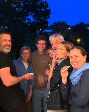 Jitka Schneiderová Instagram - My to divadlo bereme opravdu vážně 🫂 a život ještě víc! To zas bylo 🫀 Lav juuuuu🔗 #teambuilding #balkonovka @nataliadeakova @dan.krejcik @martusyr @sofieannasve #danačerná @vasakvaclav @petrkolman #danielrous