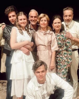 Jitka Schneiderová Instagram - Dneska spolu, má milovaná Elaine… Ty víš.♥️ Absolvent 🌟 Ať ti láska a vášeň  k divadlu vydrží v jakékoliv podobě. Klobouček, Sofi 🎭  #divadlo The Graduate #Elaine Sofie Anna #Absolvent #Mrs.Robinson #divadlonafidlovacce