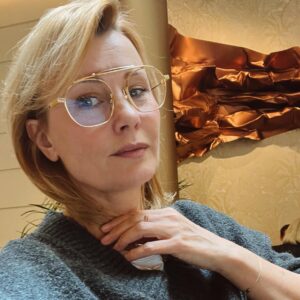 Jitka Schneiderová Instagram - Dobrá věta. Ukládám… “Přemýšlet je obtížné, proto většina lidí soudí. “ ✔️ Carl Jung