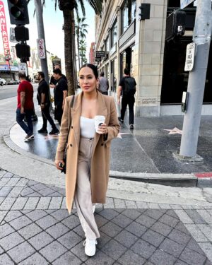 Jo De La Rosa Instagram - Everyone out here drinking Pumpkin Spiced Lattes but she’s a black Americano girl 🍂🍁

Head to my Style Highlights to shop this look!