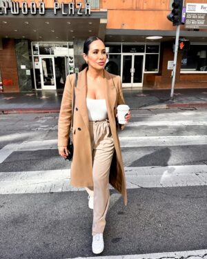 Jo De La Rosa Instagram - Everyone out here drinking Pumpkin Spiced Lattes but she’s a black Americano girl 🍂🍁

Head to my Style Highlights to shop this look!