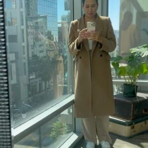Jo De La Rosa Instagram - Everyone out here drinking Pumpkin Spiced Lattes but she’s a black Americano girl 🍂🍁

Head to my Style Highlights to shop this look!