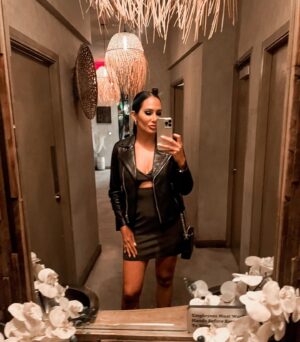 Jo De La Rosa Instagram - 15 days alcohol free and Day 3 of Barry’s Bootcamp and I’ve never felt better or more clear. I don’t know why it feels different this time but I’ve been re-evaluating my relationship with alcohol and on a Sober Curious journey ✨

I shared a little bit about my story and why I’ve put alcohol on timeout in my Stories today. If you’re interested in seeing the app I’ve been using to cut back on alcohol, the reward system I’ve implemented, and the sober curious podcasts I’ve been listening to, head there now and you can check out all my resources. 

I was reminded today you don’t need to hit rock bottom to want to re-evaluate your relationship with alcohol. I don’t know if this is a temporary thing or a forever thing but I’ve been loving re-discovering myself and seeing where this journey takes me 🤍

Shoutout to the @reframe_app for helping me cut back on alcohol. They have some amazing cutback meetings I’ve been attending for anyone wanting to start or continue on their wellness journey as well!